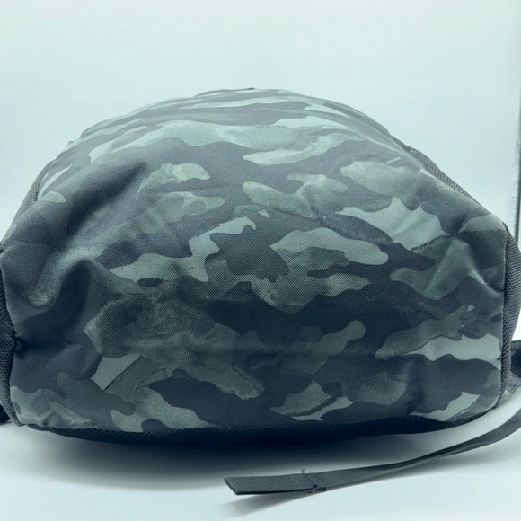 black north face backpack and rose gold The Women's Jester Everyday Backpack, Pnk Moss, One Size sale_pe26_d1_30 The North Face Bozer Configuration:Cooling/Warming Only The front compartment has